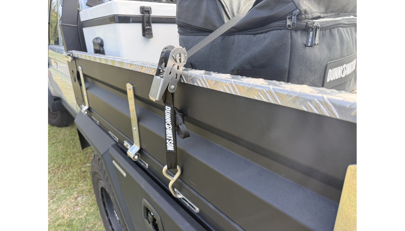 304 Stainless Steel Ratchet Straps Securing Load In 4wd Ute Tray
